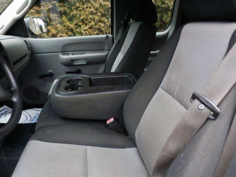 2009 Chevrolet Silverado 1500 Work Truck (image 11)