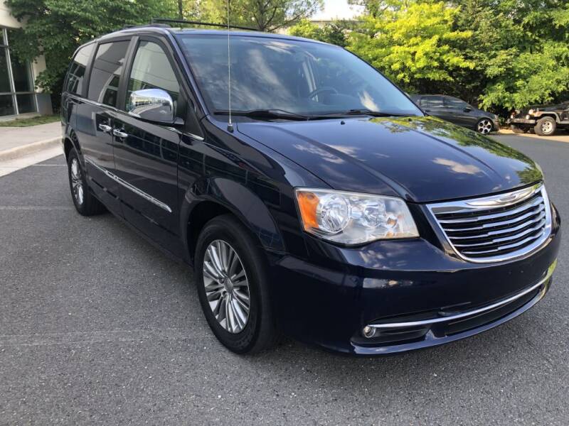2014 Chrysler Town and Country Touring-L