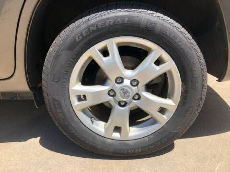 2011 Toyota RAV4 (image 5)