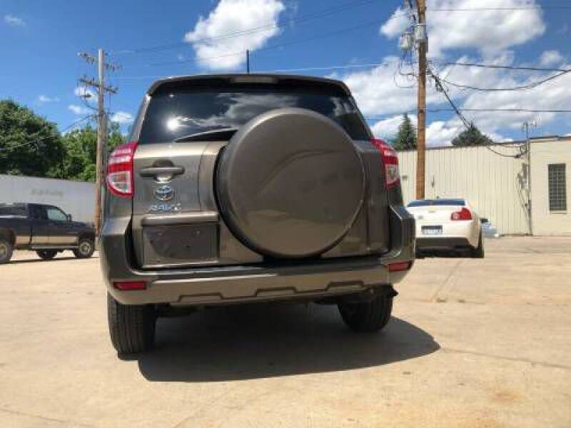 2011 Toyota RAV4 (image 4)