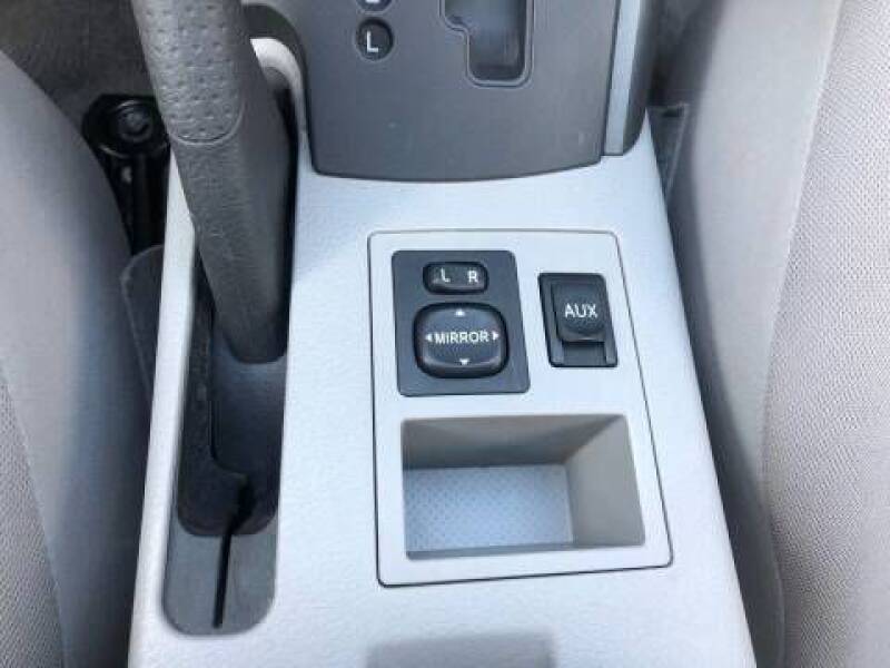 2011 Toyota RAV4 (image 15)