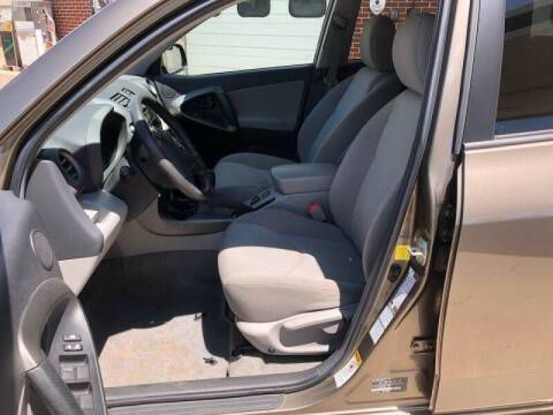 2011 Toyota RAV4 (image 12)