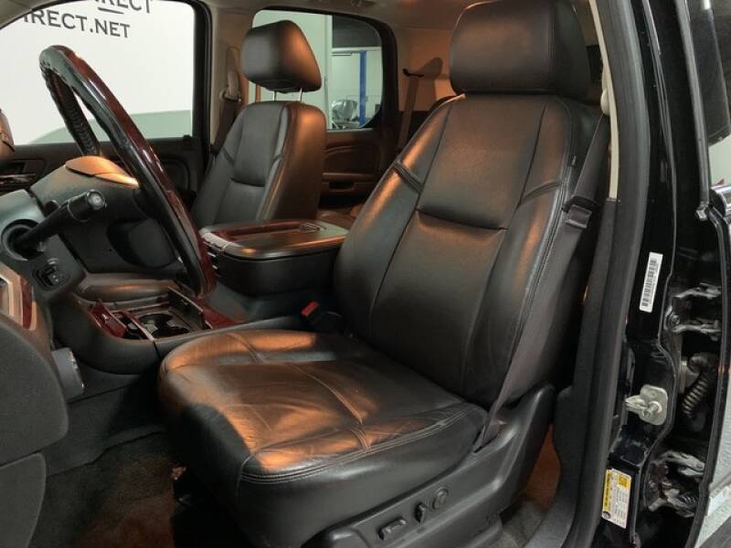 2013 Cadillac Escalade Luxury (image 14)