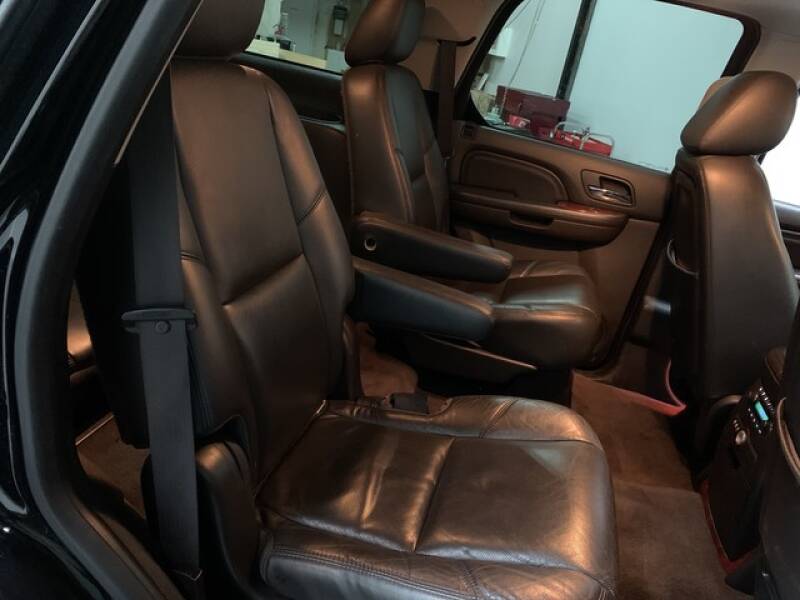 2013 Cadillac Escalade Luxury (image 23)