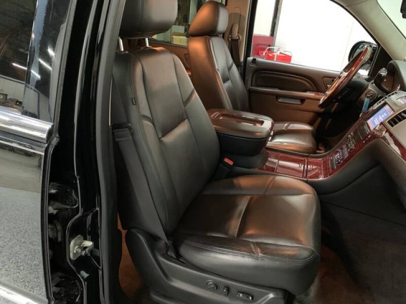 2013 Cadillac Escalade Luxury (image 19)