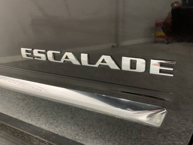 2013 Cadillac Escalade Luxury (image 5)