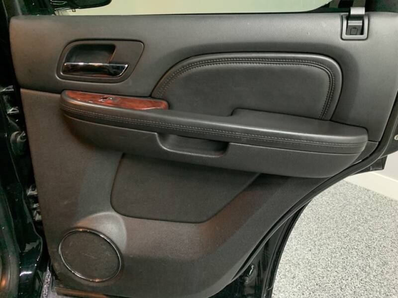 2013 Cadillac Escalade Luxury (image 24)