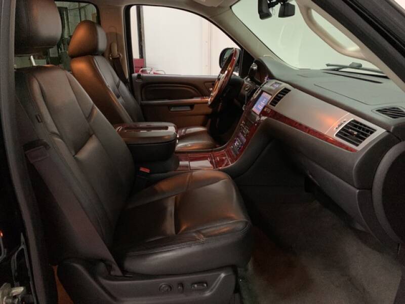 2013 Cadillac Escalade Luxury (image 17)