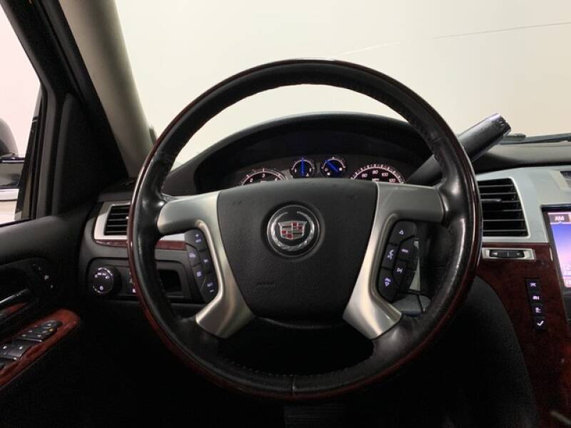 2013 Cadillac Escalade Luxury (image 34)