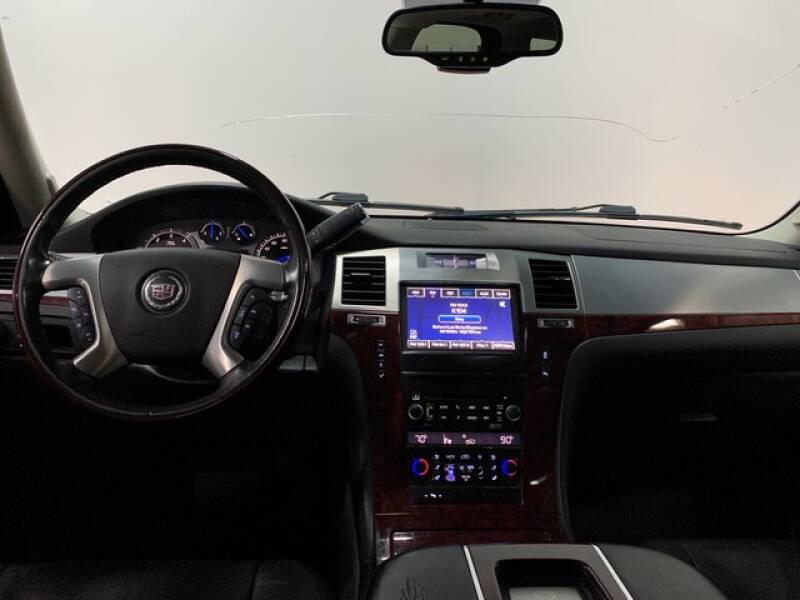 2013 Cadillac Escalade Luxury (image 33)