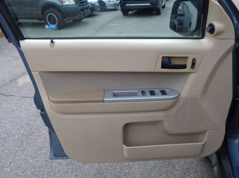 2011 Ford Escape XLT (image 16)