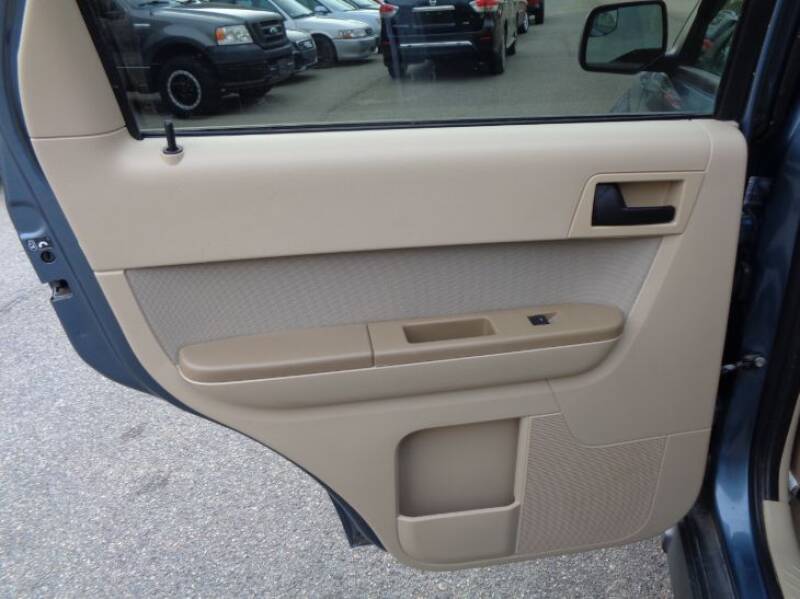 2011 Ford Escape XLT (image 9)