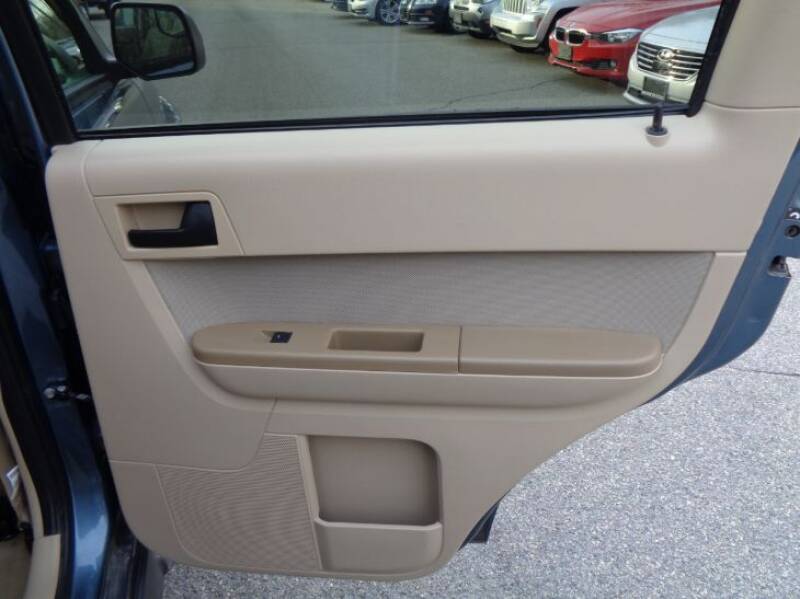 2011 Ford Escape XLT (image 11)