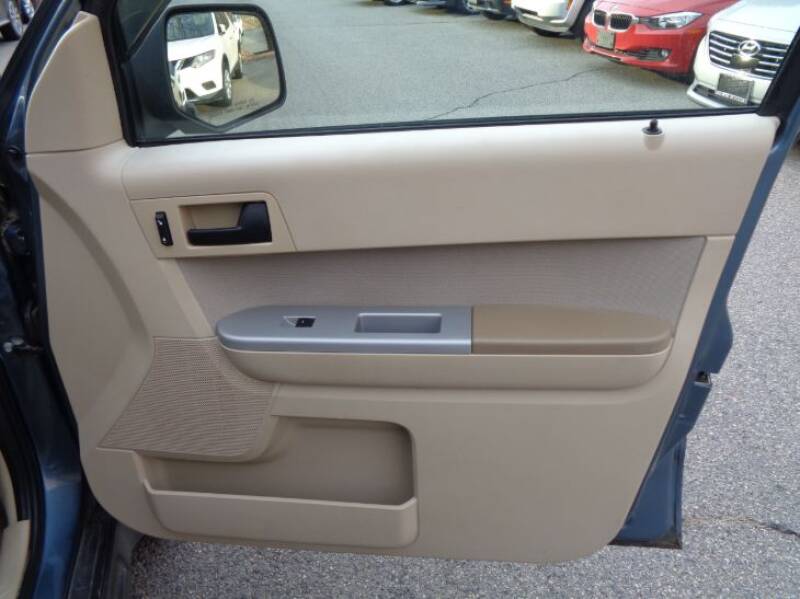 2011 Ford Escape XLT (image 13)
