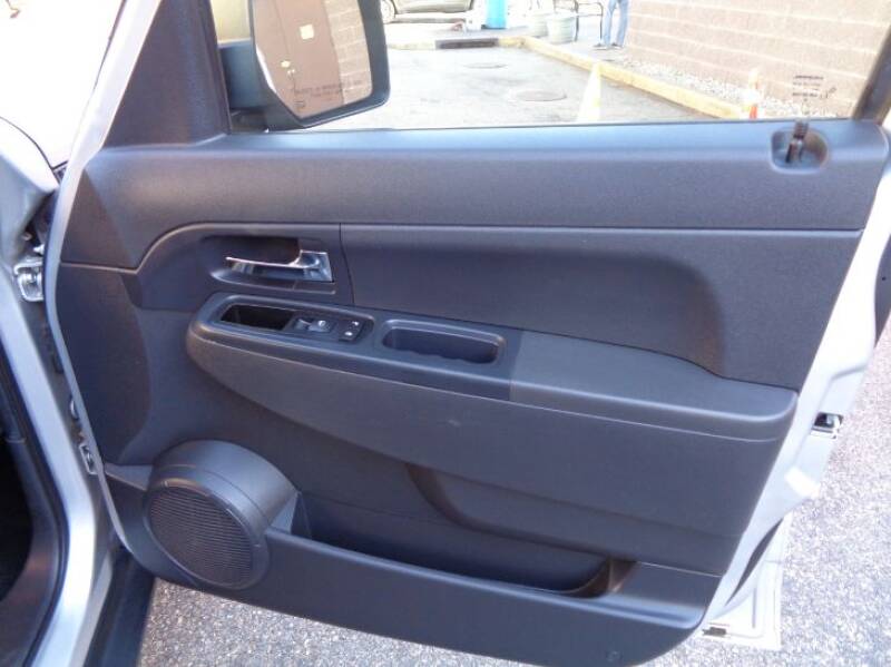 2012 Jeep Liberty Sport (image 12)