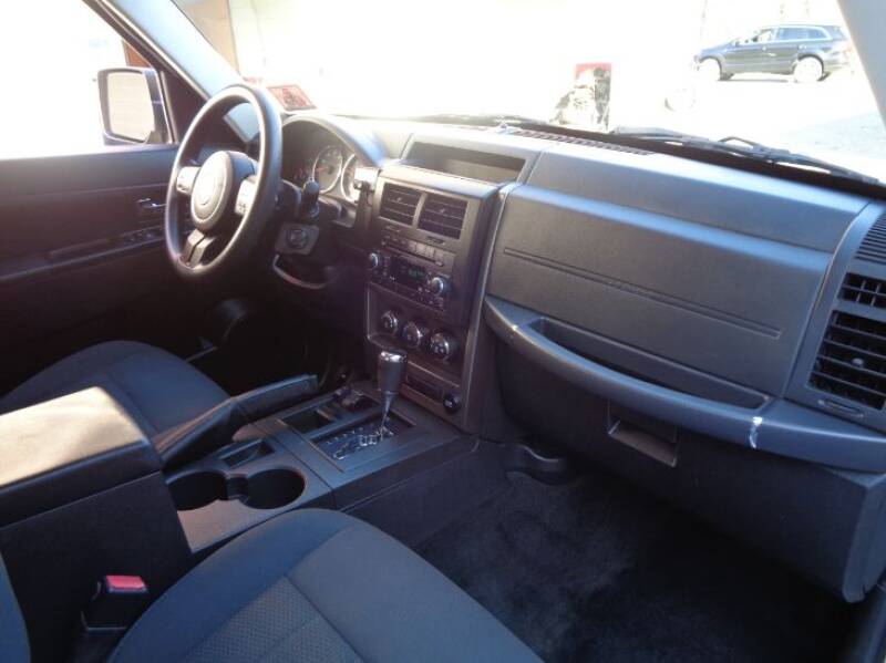 2012 Jeep Liberty Sport (image 13)