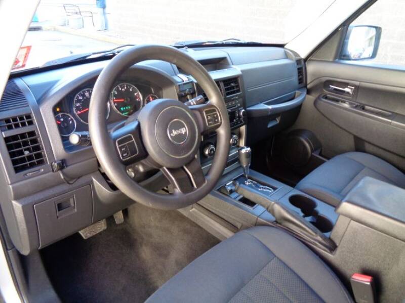 2012 Jeep Liberty Sport (image 11)