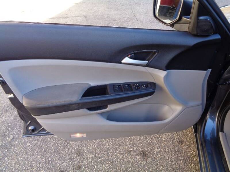 2011 Honda Accord LX (image 10)