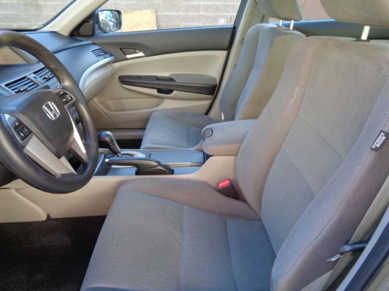 2011 Honda Accord LX (image 23)