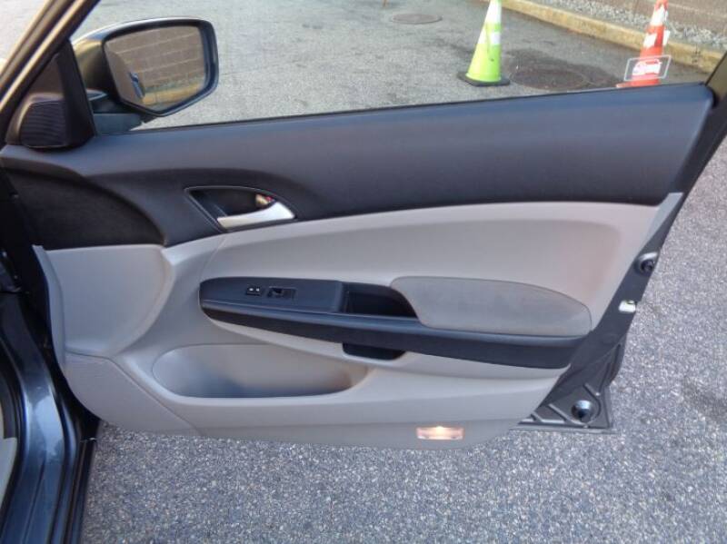 2011 Honda Accord LX (image 12)