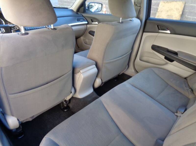 2011 Honda Accord LX (image 17)