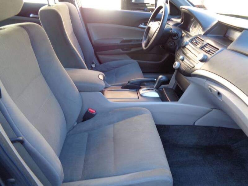 2011 Honda Accord LX (image 24)