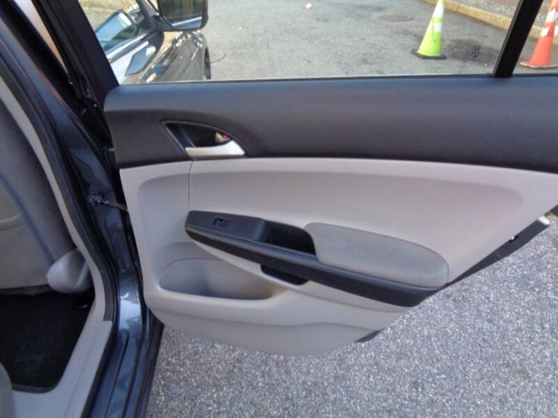 2011 Honda Accord LX (image 14)