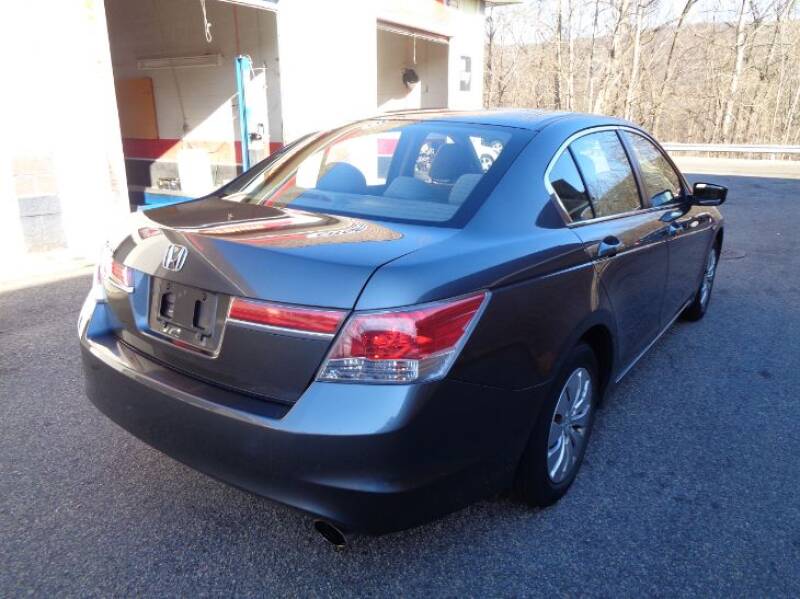 2011 Honda Accord LX (image 5)
