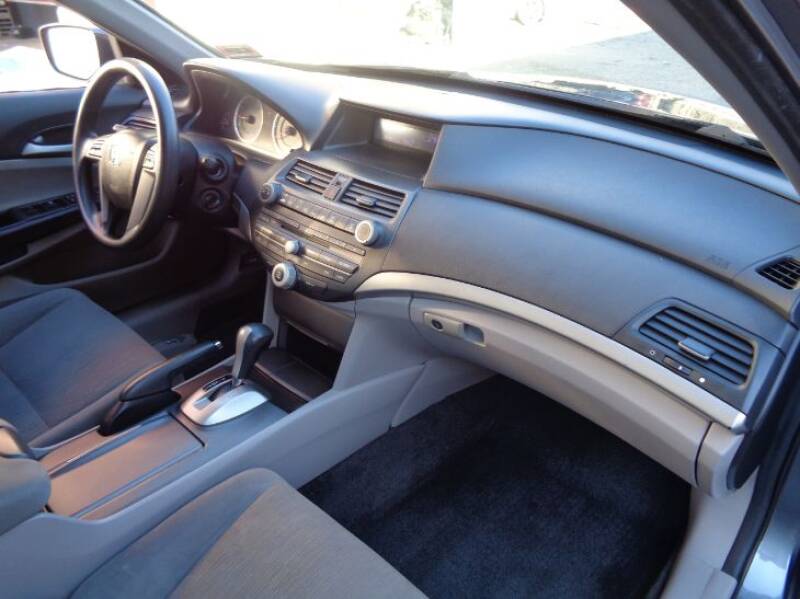 2011 Honda Accord LX (image 13)