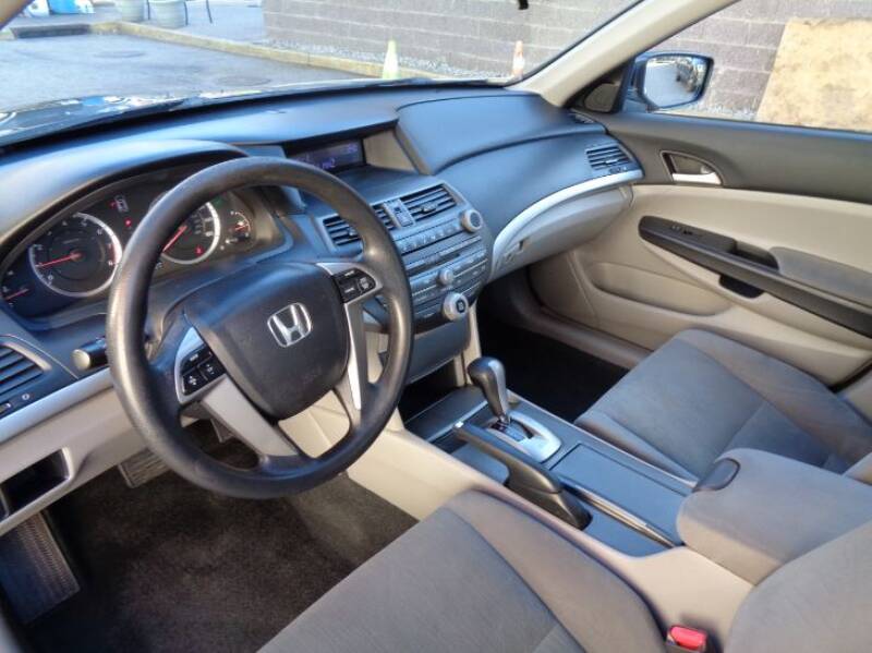 2011 Honda Accord LX (image 11)