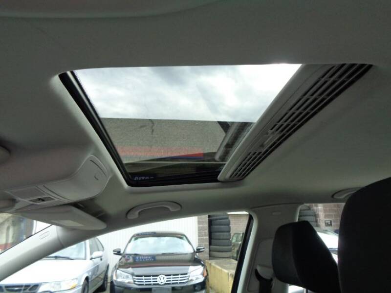 2012 Volkswagen Golf (image 14)