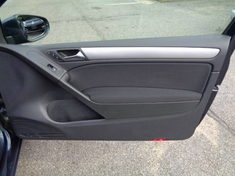 2012 Volkswagen Golf (image 12)
