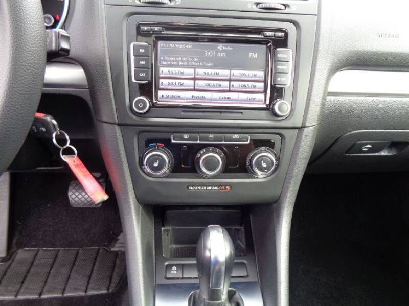 2012 Volkswagen Golf (image 18)