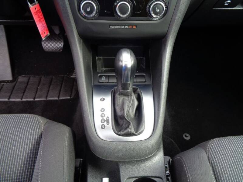 2012 Volkswagen Golf (image 19)