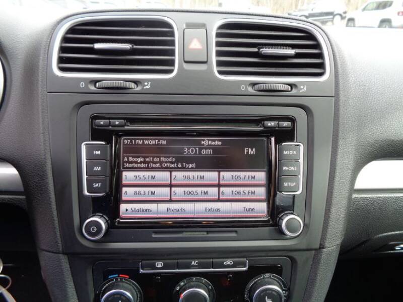 2012 Volkswagen Golf (image 17)