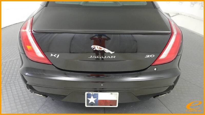 2016 Jaguar XJ R-Sport (image 11)