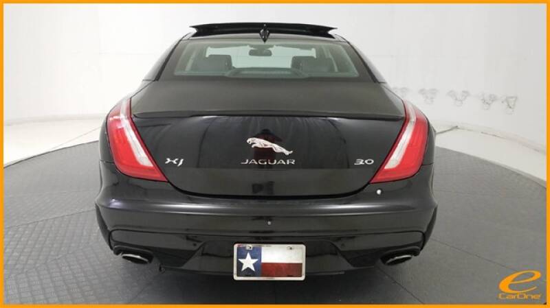 2016 Jaguar XJ R-Sport (image 5)
