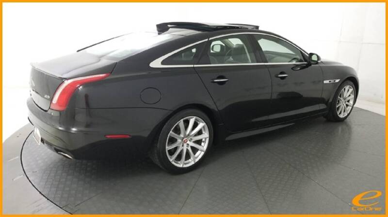 2016 Jaguar XJ R-Sport (image 6)