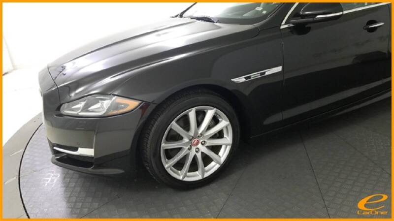 2016 Jaguar XJ R-Sport (image 9)
