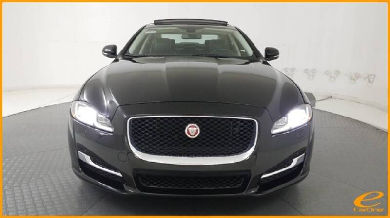 2016 Jaguar XJ R-Sport (image 13)
