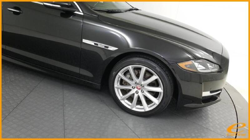 2016 Jaguar XJ R-Sport (image 7)