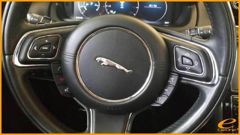 2016 Jaguar XJ R-Sport (image 40)