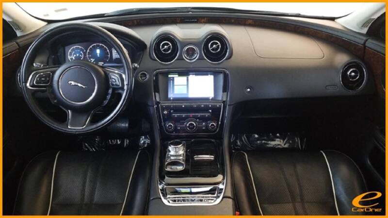 2016 Jaguar XJ R-Sport (image 89)