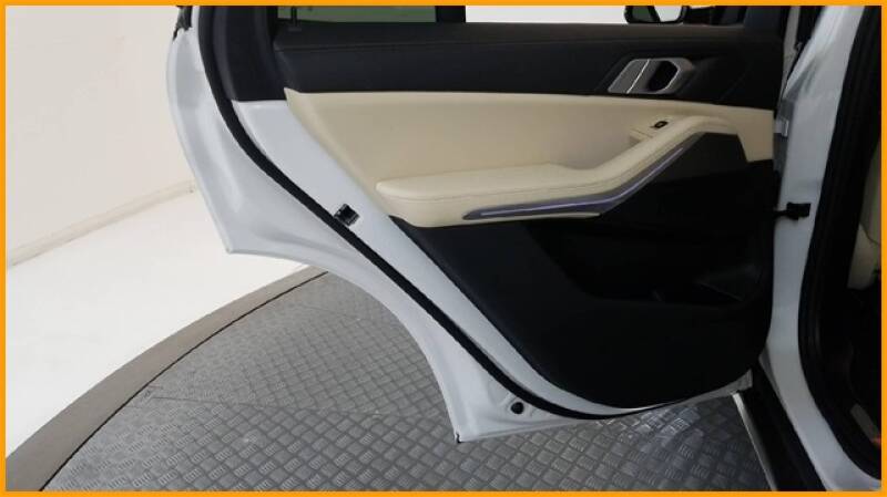 2019 BMW X5 xDrive40i (image 32)