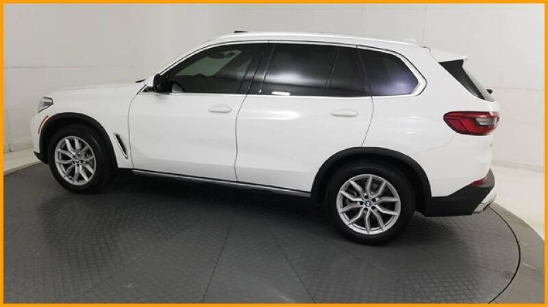 2019 BMW X5 xDrive40i (image 4)