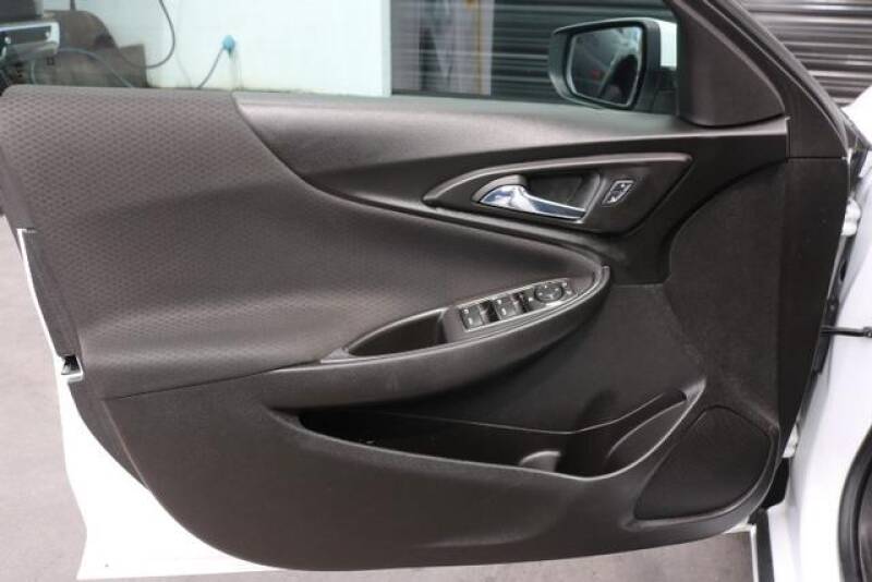 2016 Chevrolet Malibu LT (image 13)