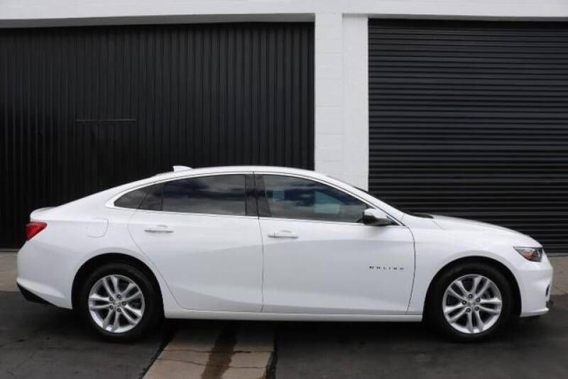 2016 Chevrolet Malibu LT (image 1)