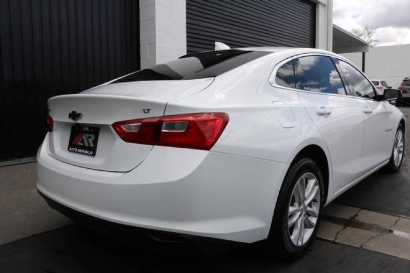 2016 Chevrolet Malibu LT (image 4)