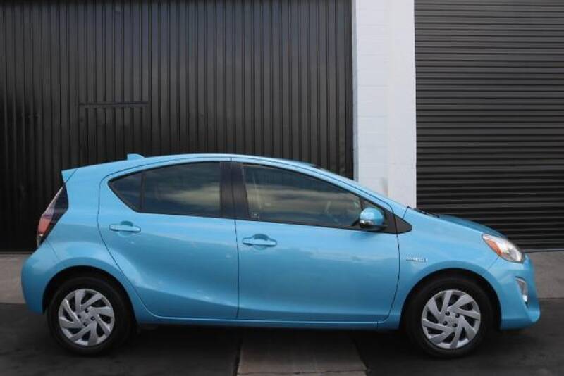 2015 Toyota Prius c Two (image 1)