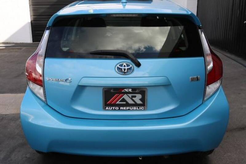 2015 Toyota Prius c Two (image 12)